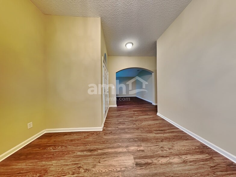 Building Photo - 9426 Staplehurst Dr