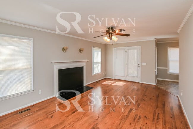 Building Photo - Lovely 3BR Colonial with Attached Garage!