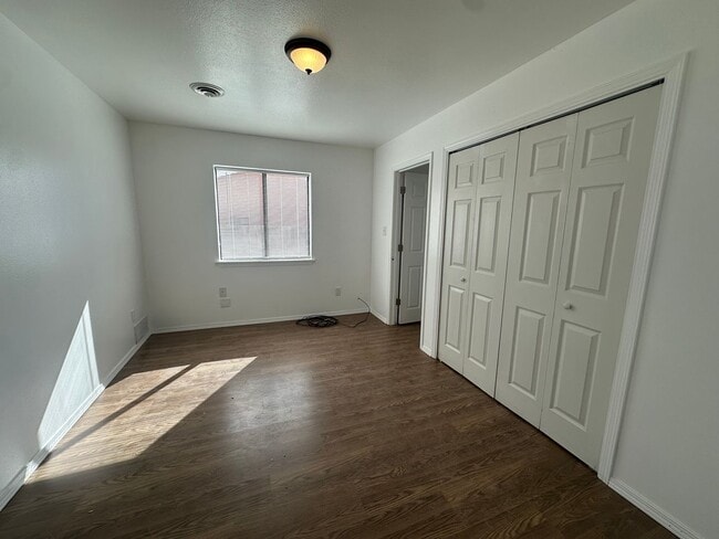 Building Photo - 3 Bedroom 1 Bathroom house for rent in Bloomfield