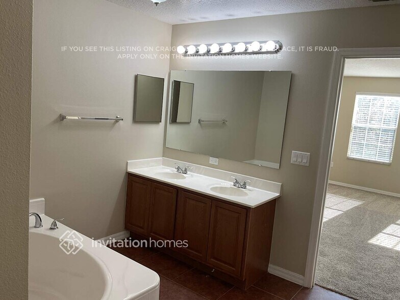 Building Photo - 3174 Burdock Ave