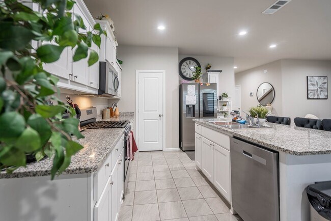 Building Photo - 7608 Orange Blossom Rd