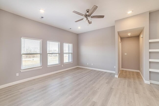 Building Photo - 3708 Parrot Ct