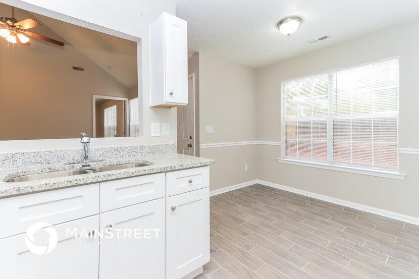 Building Photo - 330 Fallview Dr