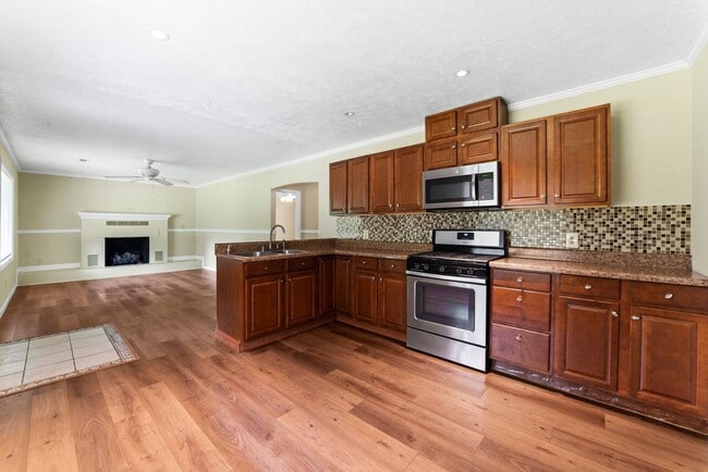 Building Photo - 104 Bernhurst Rd