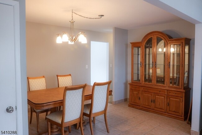 Building Photo - 118 Hobart Ave