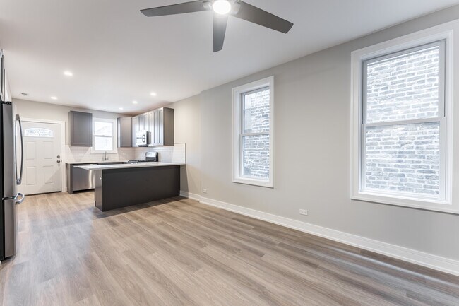 Building Photo - 1725 N Honore St