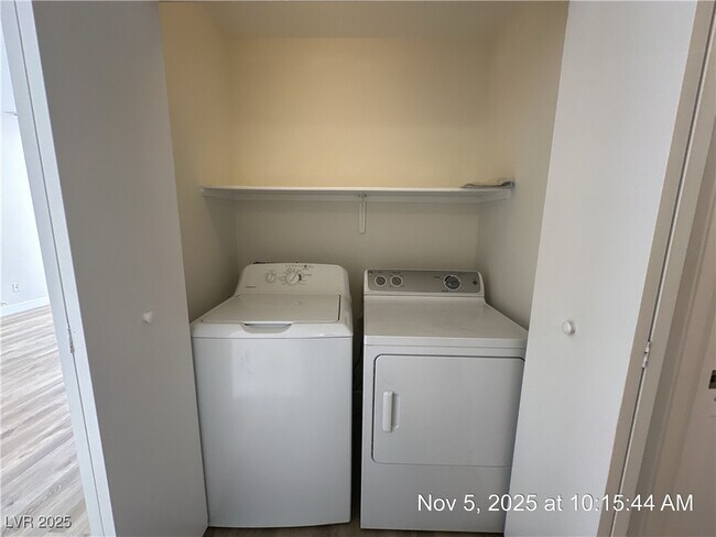 Building Photo - 6543 Blooming Sun Ct