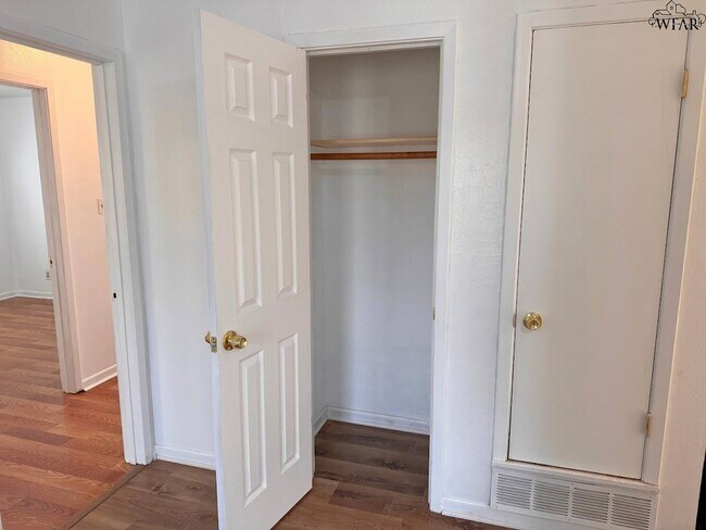 Building Photo - 1827 Eden Ln