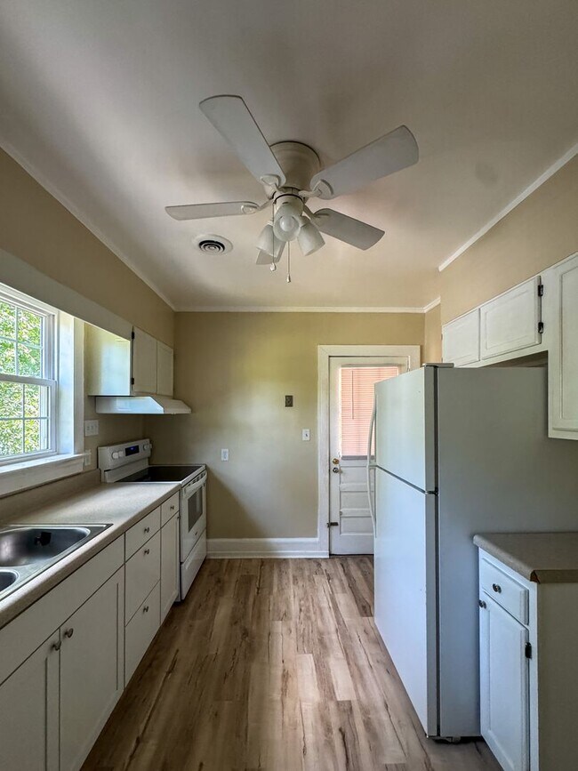 Building Photo - Charming 2 Bed 1 Bath Duplex in Haymount
