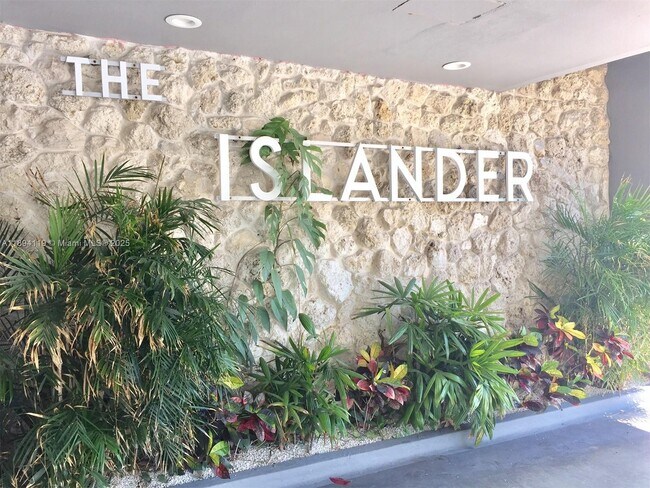 Building Photo - 1255 Collins Ave