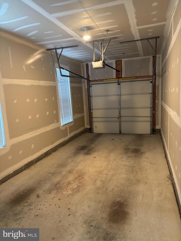 Building Photo - 7300 Travertine Dr