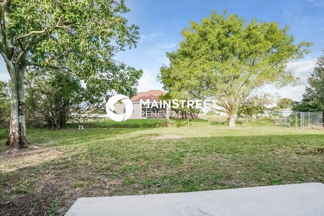 Building Photo - 3 Bedroom Pet-Friendly Home in Cape Coral, FL with Main Street Renewal