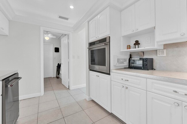 Building Photo - 5921 NE 15th Ave