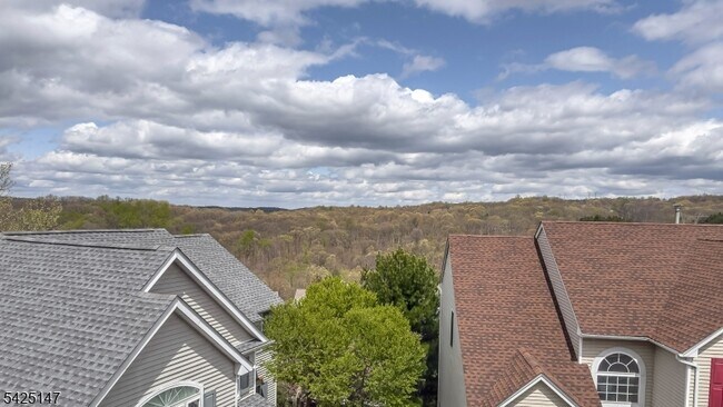 Building Photo - 227 Winding Hill Dr