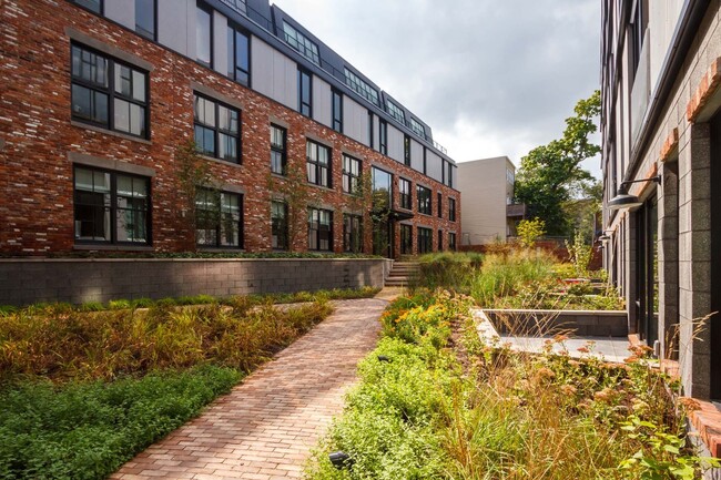 Building Photo - Historic & Modern: Luxury @ Chapman Stables