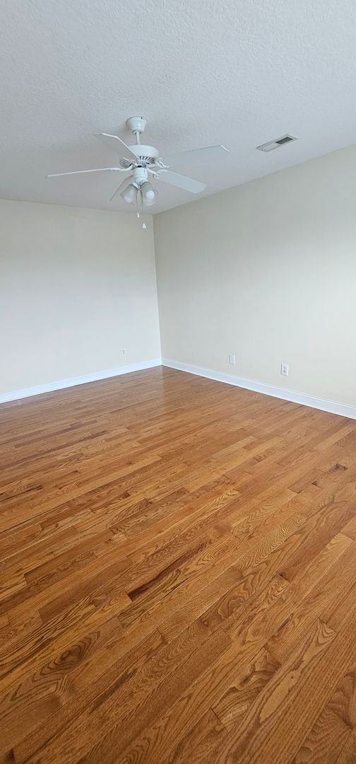 Building Photo - Rental in Desireable Hunters Ridge