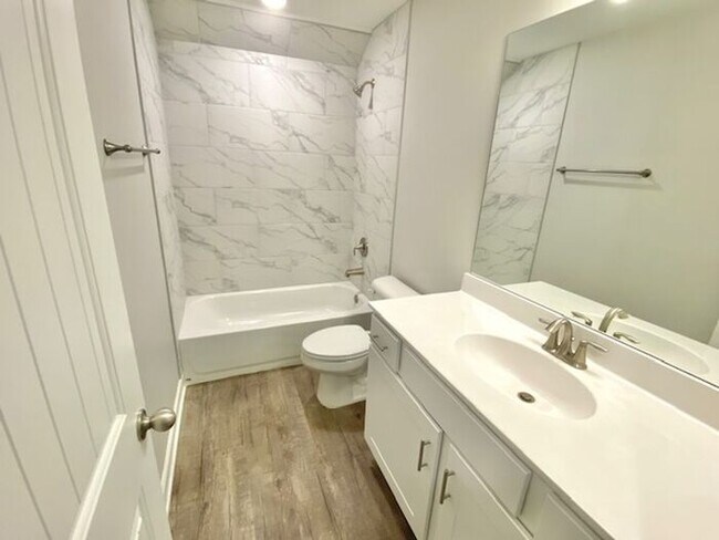 Building Photo - Move In Special! Move in by May 15, 2023 f...