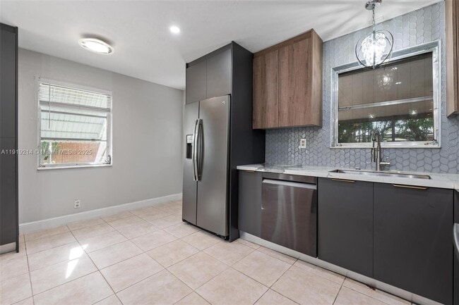 Building Photo - 1912 SW 97th Terrace