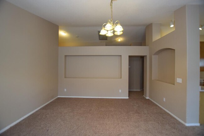 Building Photo - 1024 Clover Tip Ct