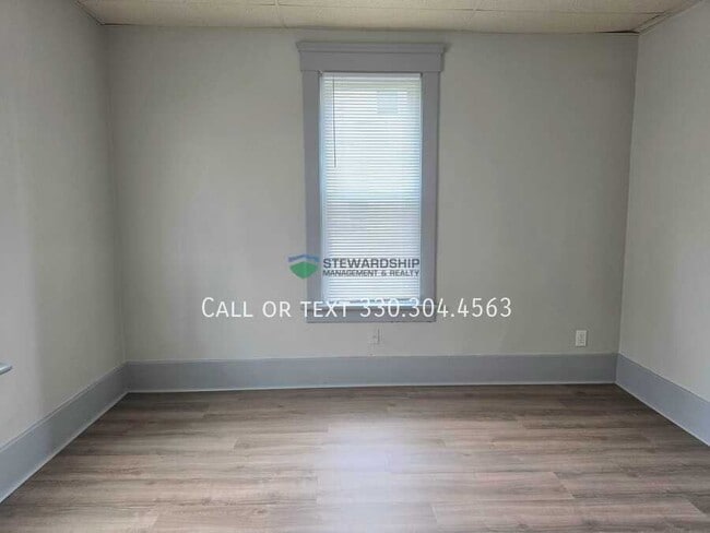 Building Photo - 149 Rhodes Ave