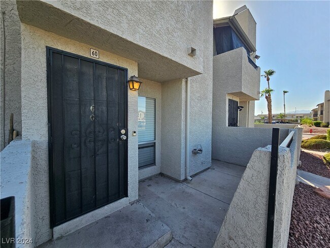 Building Photo - 3749 Carlyle Dr