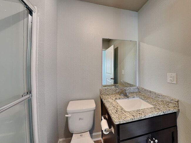 Building Photo - Charming 3-Bed, 2-Bath Home in Blue Springs