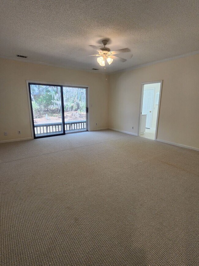 Building Photo - **AVAILABLE IN JUNE ** Landings Executive 3 Bedroom home