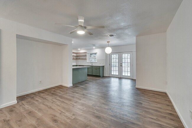 Building Photo - 2110 Aggie Dr