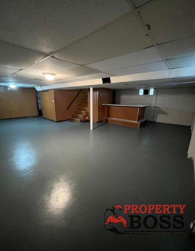 Building Photo - 1039 E 11th Ct