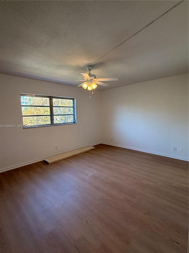 Building Photo - 218 NE 12th Ave