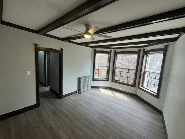 Building Photo - 6360 S Greenwood Ave
