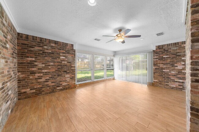 Building Photo - Experience the Golf Course Lifestyle in Panorama Village Enjoy the best of community living in th...