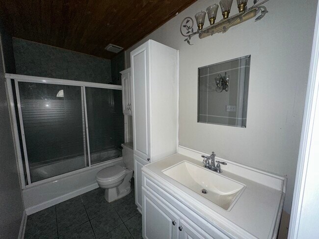 Building Photo - 2714 Gerald Ford Dr W