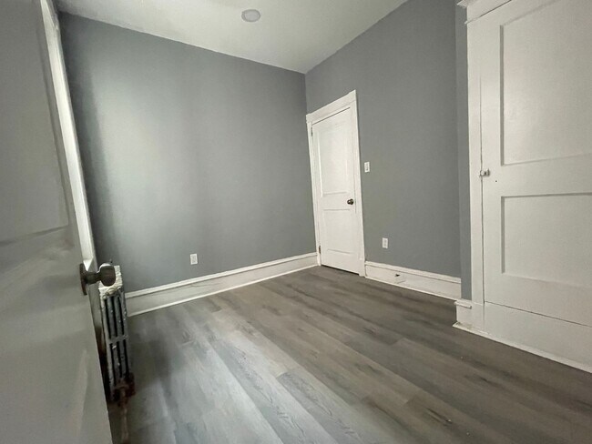 Building Photo - 30 N 56th St