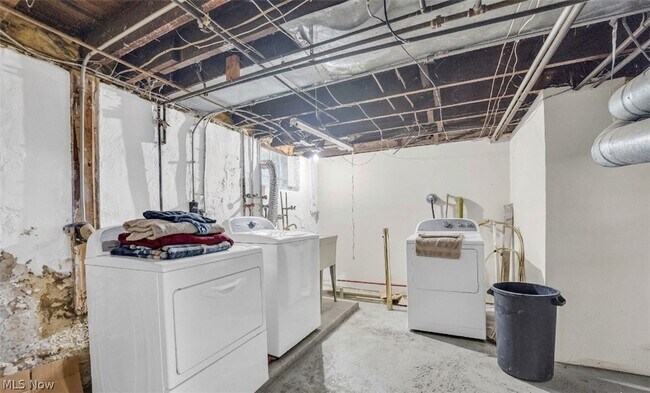 Building Photo - 3345 Desota Ave