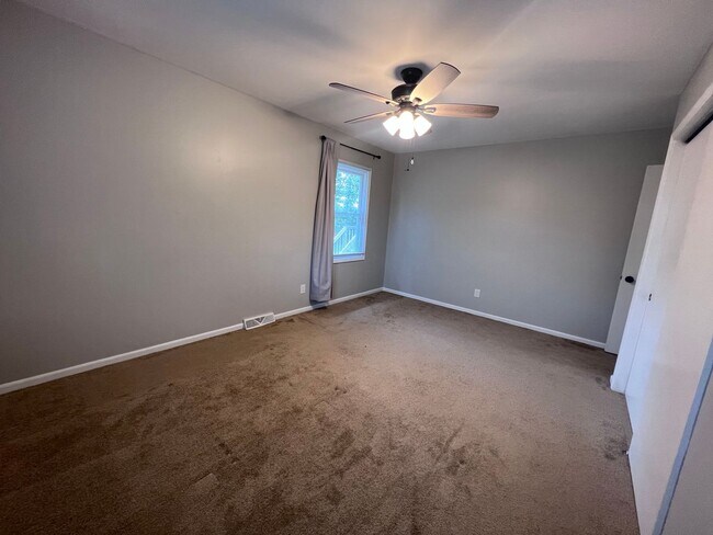 Building Photo - 3003 Winesap Dr NE