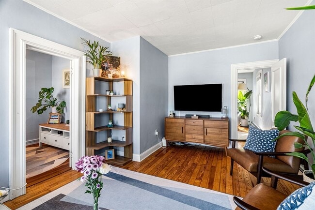 Building Photo - 87 Condor St