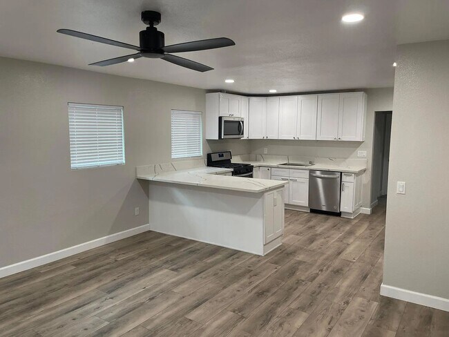 Building Photo - 1010 Cypress Ave