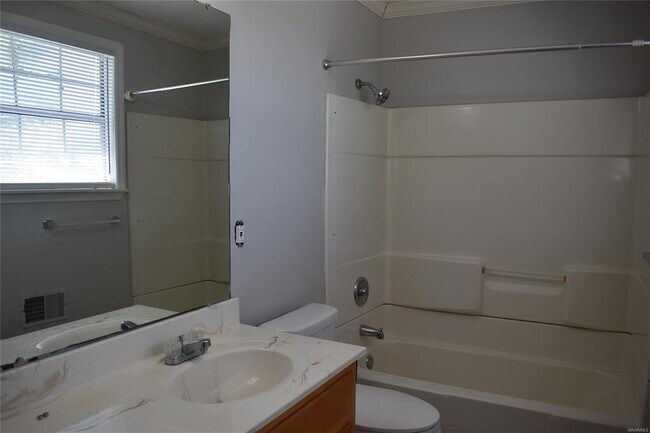 Building Photo - 3001 Sutton Dr