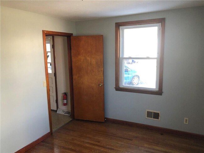 Building Photo - 30 Wakefield St