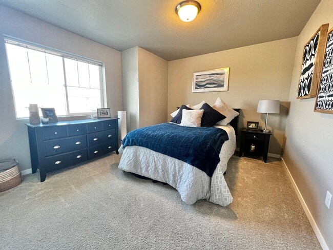 Building Photo - Modern 3 Bed, 2.5 Bath House in North Fort Collins! Available ASAP!