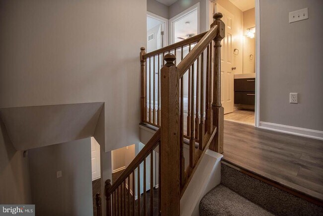 Building Photo - 5620 Queen Anne Ct