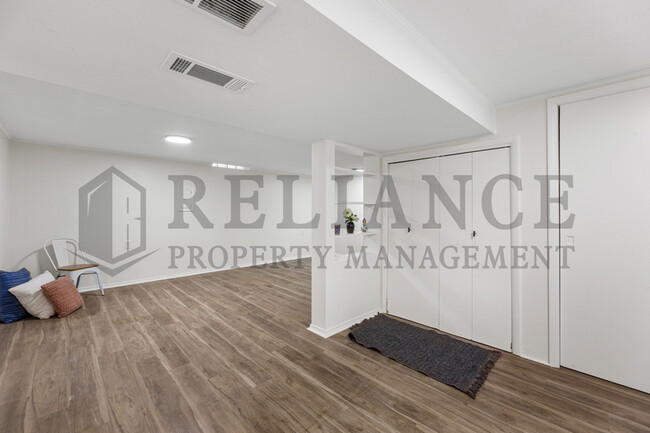 Building Photo - 115 N Randall St