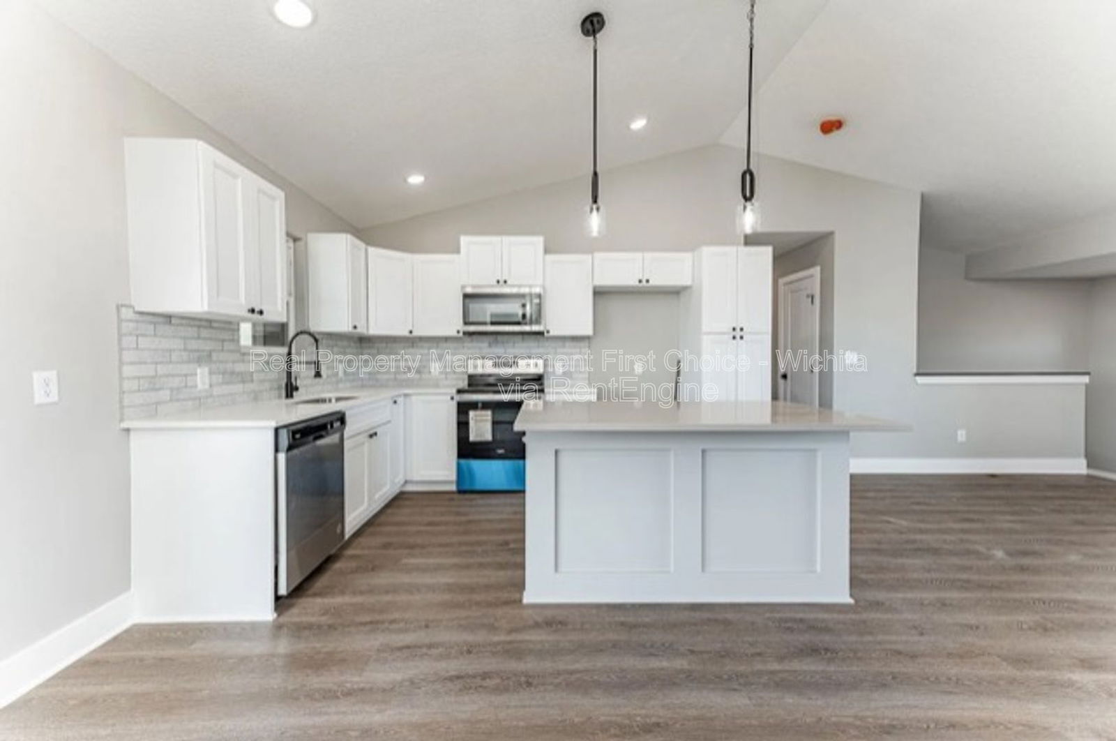 Building Photo - 1256 Main St