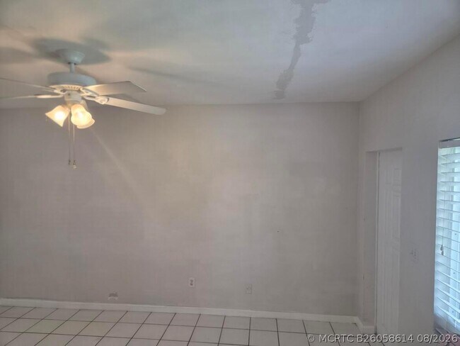 Building Photo - 1152 Bayview Dr