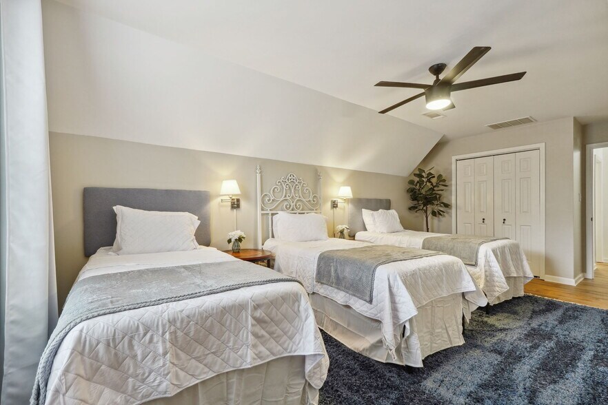 Building Photo - 135 Farr Lake Dr