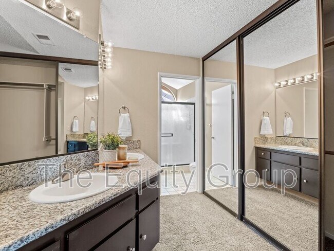 Building Photo - 1730 E Babcock Ave