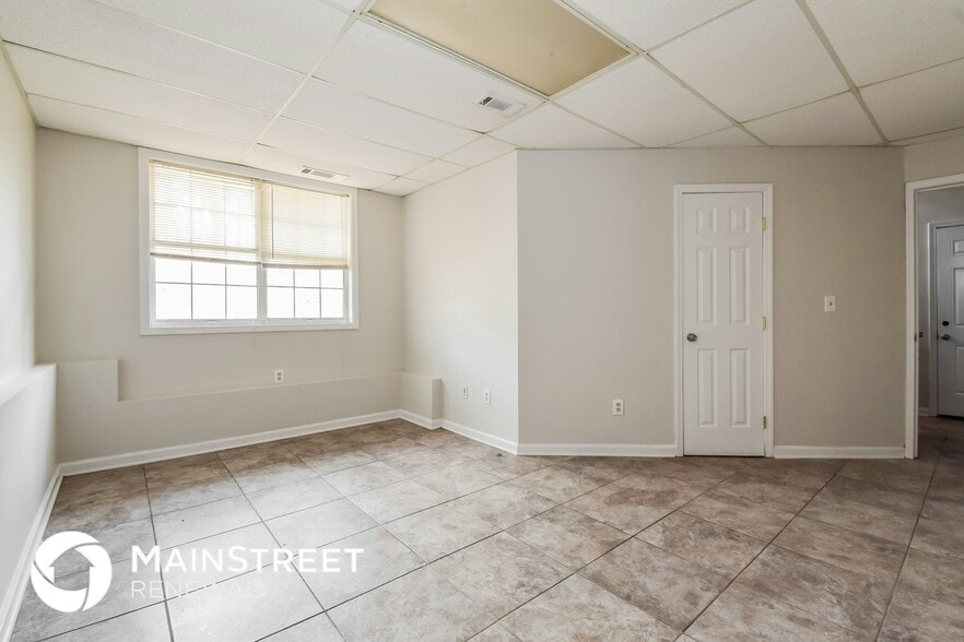 Building Photo - 187 King James Dr