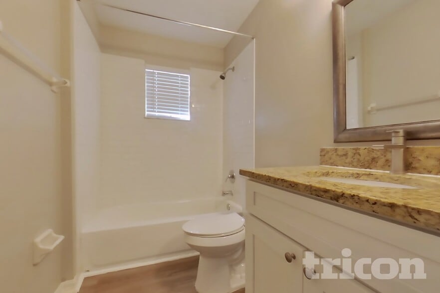 Building Photo - 1623 Chatham Cir
