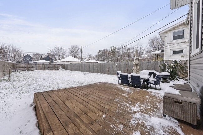 Building Photo - 664 Siebert St